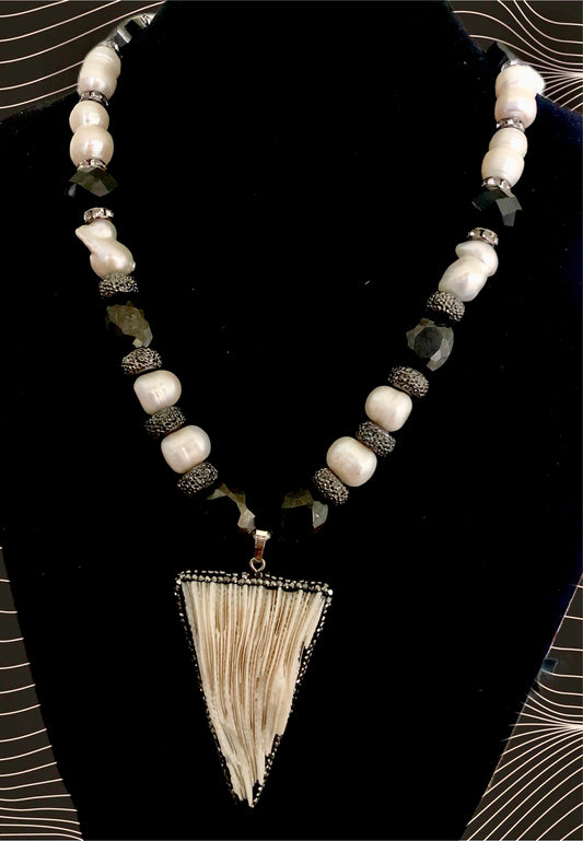 Mother pearl , Druzy Necklace